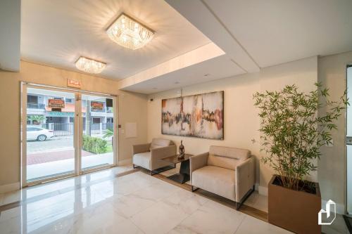 ล็อบบี้, Apartamento com 03 dormitórios meia quadra do mar (Apartamento com 03 dormitorios meia quadra do mar) in มอร์รินโยส