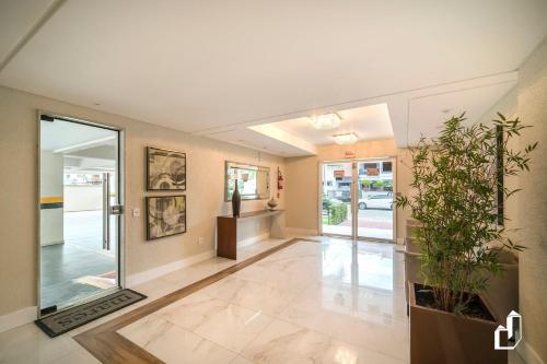 ล็อบบี้, Apartamento com 03 dormitórios meia quadra do mar (Apartamento com 03 dormitorios meia quadra do mar) in มอร์รินโยส