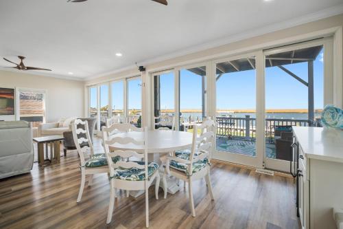 Brigantine Bay Breeze Sleeps 16 in Brigantine (New Jersey)
