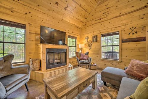4 Mi to Beavers Bend: Cabin w/ Hot Tub & Games, Broken Bow (foto 5)