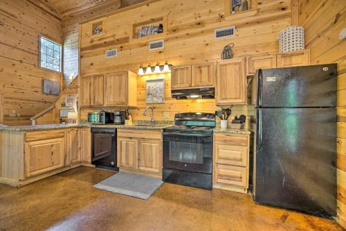 4 Mi to Beavers Bend: Cabin w/ Hot Tub & Games, Broken Bow (foto 10)