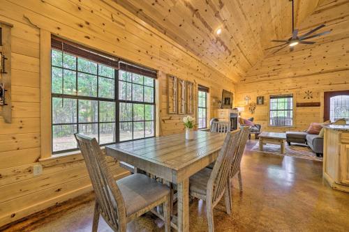 Cabin with Hot Tub and Games, 4 Mi to Beavers Bend! in Broken Bow, USA