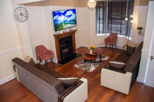 Royale Green View House- free parking, Wifi, Perfect for Contractors and Holiday 1