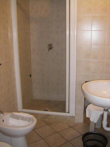 Quadruple Room image 2