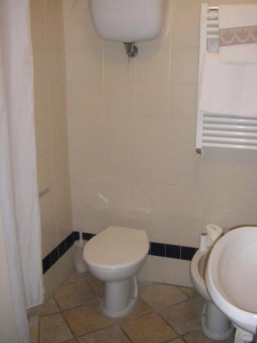 Single Room image 3