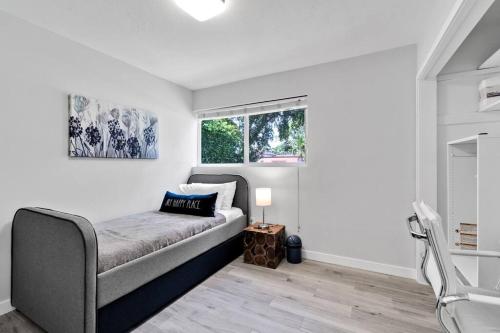 Spacious Modern Home 5BR Heated Pool, 9mn to Beach in Miami, USA