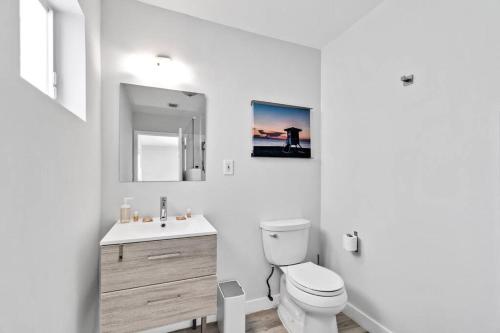 Spacious Modern Home 5BR Heated Pool, 9mn to Beach in Miami, USA