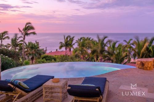 Beautiful 3 Bd Villa with Staff and Steps from the Beach in Villas Del Mar Palmilla