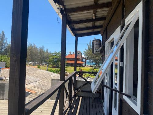 ระเบียง/ชานเรือน, Casa Campeche - 100m da Praia - com Piscina in มอร์โร ดาสเปดราส