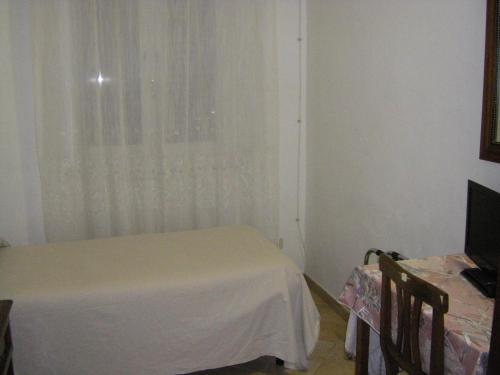 Single Room image 2
