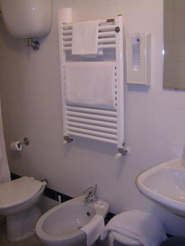Single Room image 4