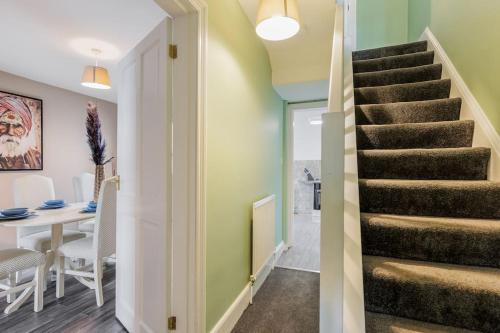 Picture of Weekly Monthly Deal-4 Beds-Large House-Driveway By Lima Apartments Ltd