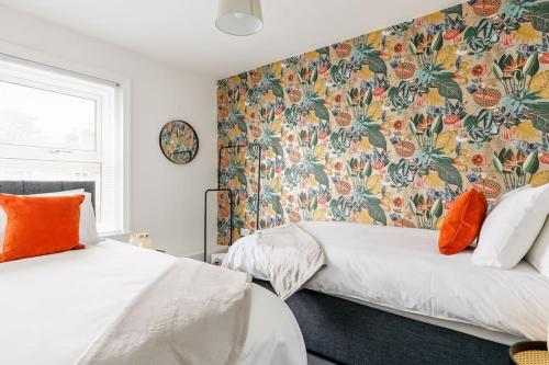 Picture of Weekly Monthly Deal-4 Beds-Large House-Driveway By Lima Apartments Ltd