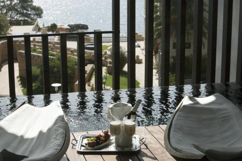 Dobbeltværelse med dobbeltseng eller to enkeltsenge, deluxe, terrasse, pool