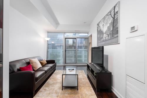 1BR DowntownCNTowerJays