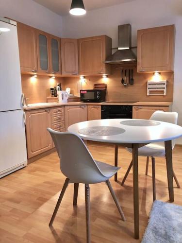 Modern & cozy apartment near hockey & football arena, Trnávka (фото 3)