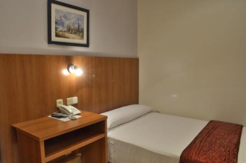 Single Room image 7