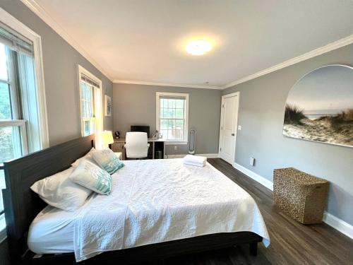 Lakeview Home 3 Private Beaches w/ Kayaks, on Squantz Pond in New Fairfield, USA