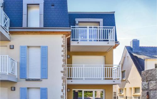 Nice apartment in Saint Quay Portrieux w/ 2 Bedrooms - image 3