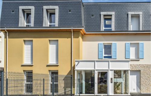 Nice apartment in Saint Quay Portrieux w/ 2 Bedrooms - image 2