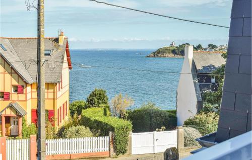 Nice apartment in Saint Quay Portrieux w/ 2 Bedrooms - image 5