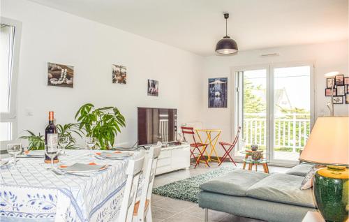 Nice apartment in Saint Quay Portrieux w/ 2 Bedrooms - image 12