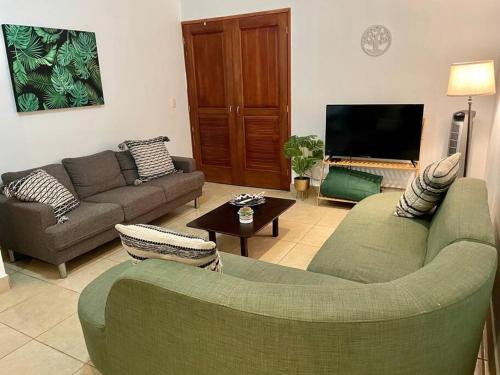 Coco Life-Walk to beach/town, Parking, Fiber Wifi
