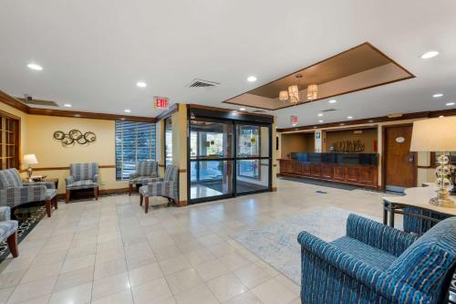 ล็อบบี้, Best Western Louisville East Inn & Suites in ดักลาส ฮิลล์