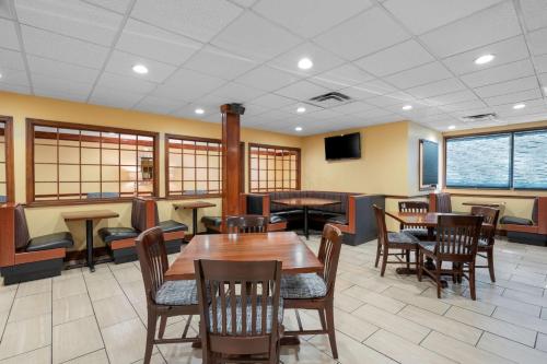 อาหารและเครื่องดื่ม, Best Western Louisville East Inn & Suites in ดักลาส ฮิลล์