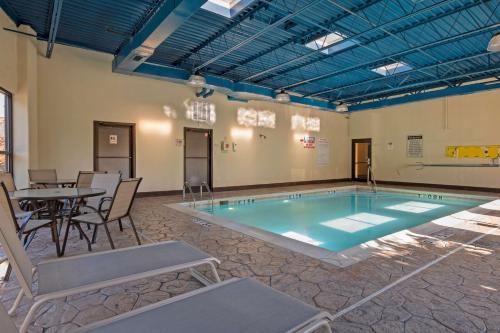 ทัศนียภาพ, Best Western Louisville East Inn & Suites in ดักลาส ฮิลล์