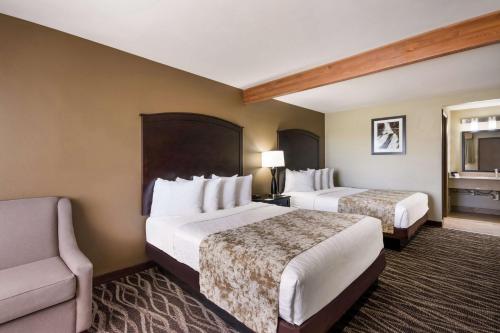 2 queen beds