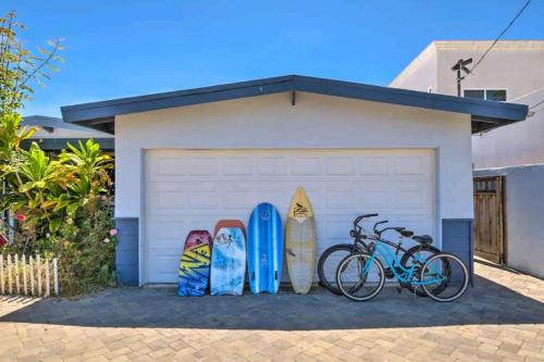 Inviting Duplex with Fire Pit, Bikes ca 1 Mile to Beach in Oceanside, USA