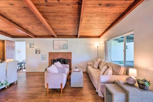 Inviting Duplex with Fire Pit, Bikes ca 1 Mile to Beach in Oceanside, USA