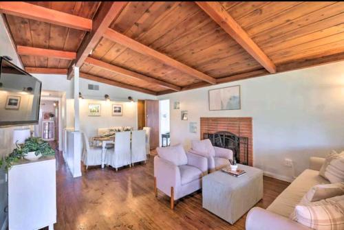 Inviting Duplex with Fire Pit, Bikes ca 1 Mile to Beach in Oceanside, USA