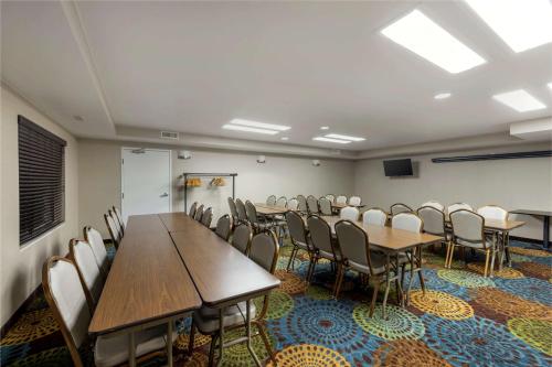 Best Western Watertown Inn & Suites