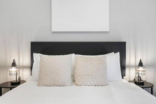 Nicely Decorated 1BR Apt w Laundry - Crosby 202 - image 3