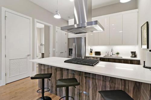 Modern 1BR Chicago Apartment - Crosby 204 - image 2