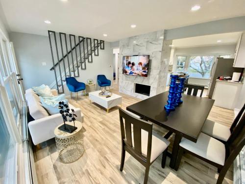 Newly Renovated 4 Bedroom, 2 bathroom house