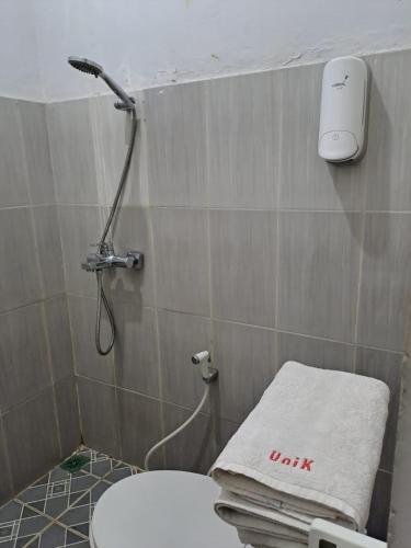 Bathroom, UNIK Guest House Syariah in Kebayoran Lama
