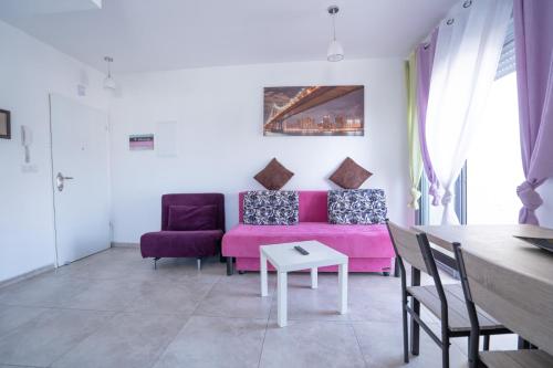 One-Bedroom Apartment image 1