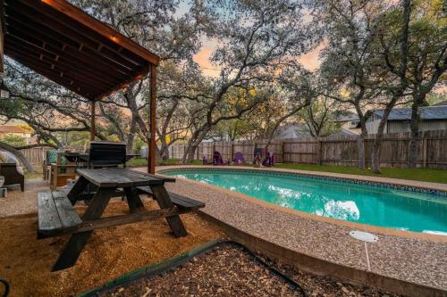 3B Villa w Pool, BBQ, Firepit, Yard Games, Gym