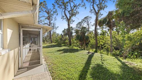 Balcony/terrace, Cozy Family Friendly Home near Mineral Springs in Warm Mineral Springs