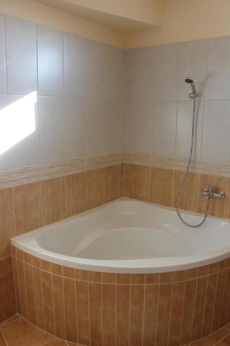 Bathroom, Alice Panzio Gold in Kalocsa