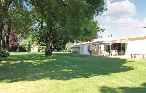 Cozy Home In Saint-vivien-de-medoc With Wifi