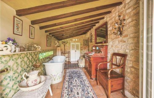 Cozy Home In Saint-vivien-de-medoc With Wifi