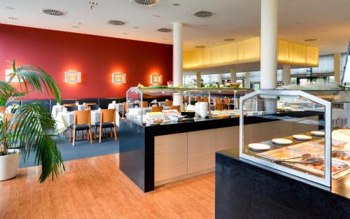 Food and beverages, Novina Hotel Herzogenaurach Herzo-Base in Herzogenaurach