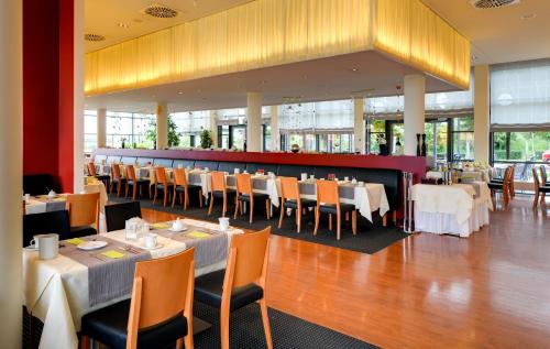 Restaurant, Novina Hotel Herzogenaurach Herzo-Base in Herzogenaurach
