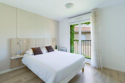 2 bedrooms, 4 beds