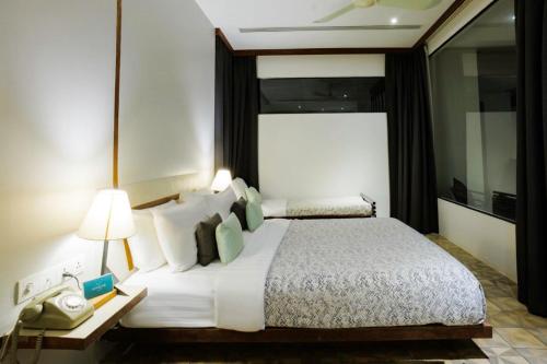 Family Suite Room with Jacuzzi image 4