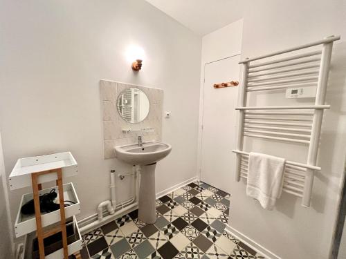 Ванна кімната, Salm, Coquet studio avec balcon in Ouistreham